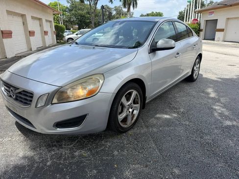 Used 2012 Volvo S60 T5 FWD image 1