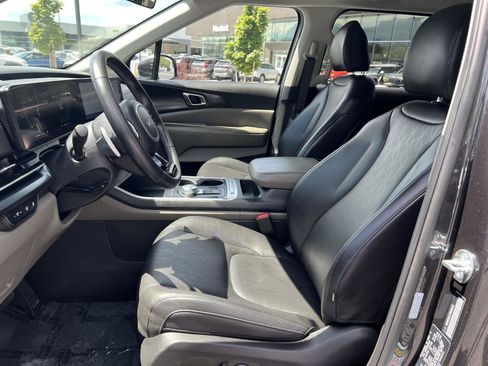 Used 2026 Kia Carnival LXS FWD image 27