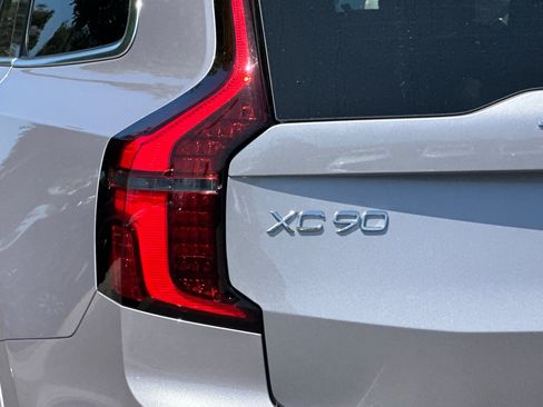 Certified 2026 Volvo XC90 B6 Plus AWD/4WD image 34