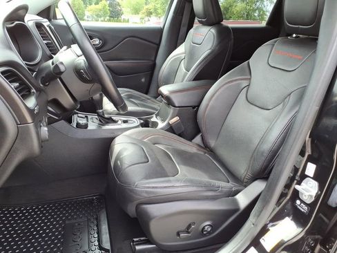 Used 2021 Jeep Cherokee Trailhawk w/ Premium Leather Package AWD/4WD image 3