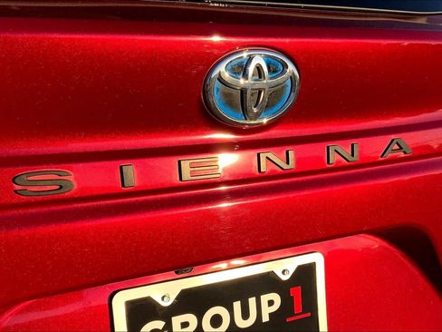 Used 2021 Toyota Sienna LE FWD image 10