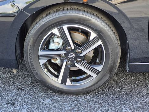 Used 2025 Nissan Sentra SV FWD image 32