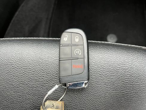 Used 2025 Jeep Compass Limited image 22