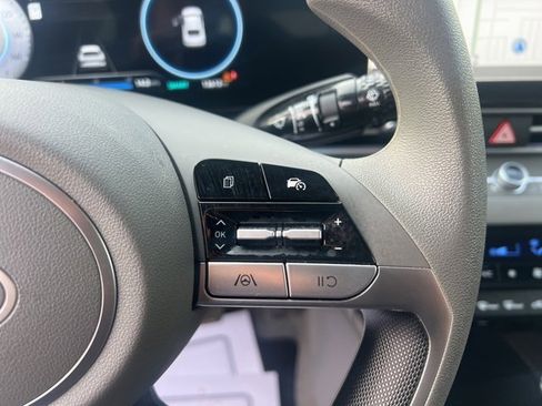 Used 2024 Hyundai Elantra SEL image 24