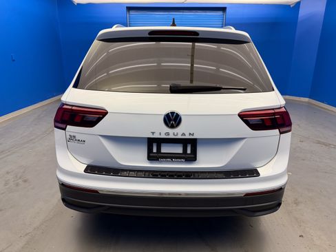 Used 2024 Volkswagen Tiguan SE w/ Panoramic Sunroof Package FWD image 6