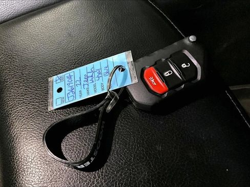 Used 2022 Jeep Wrangler Unlimited Sahara image 32