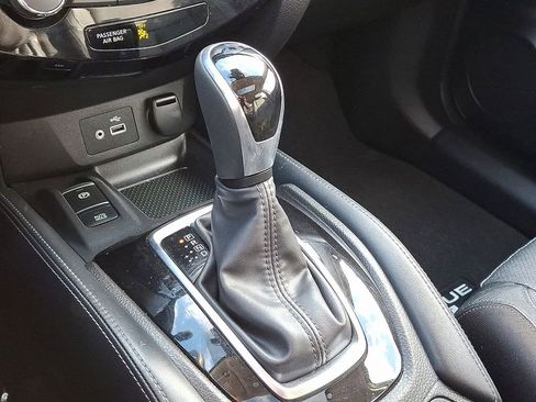 Used 2020 Nissan Rogue Sport SL w/ Premium Package image 16