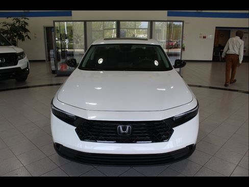 Certified 2025 Honda Accord SE image 2
