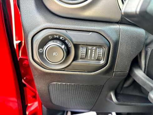 Used 2021 Jeep Wrangler Sport image 15