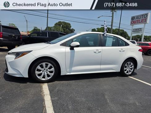Used 2024 Toyota Corolla LE FWD image 2