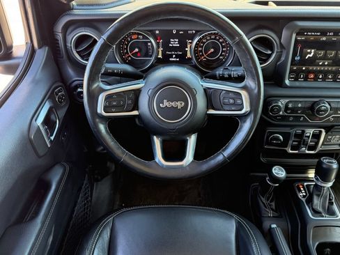 Used 2018 Jeep Wrangler Unlimited Sahara AWD/4WD image 9