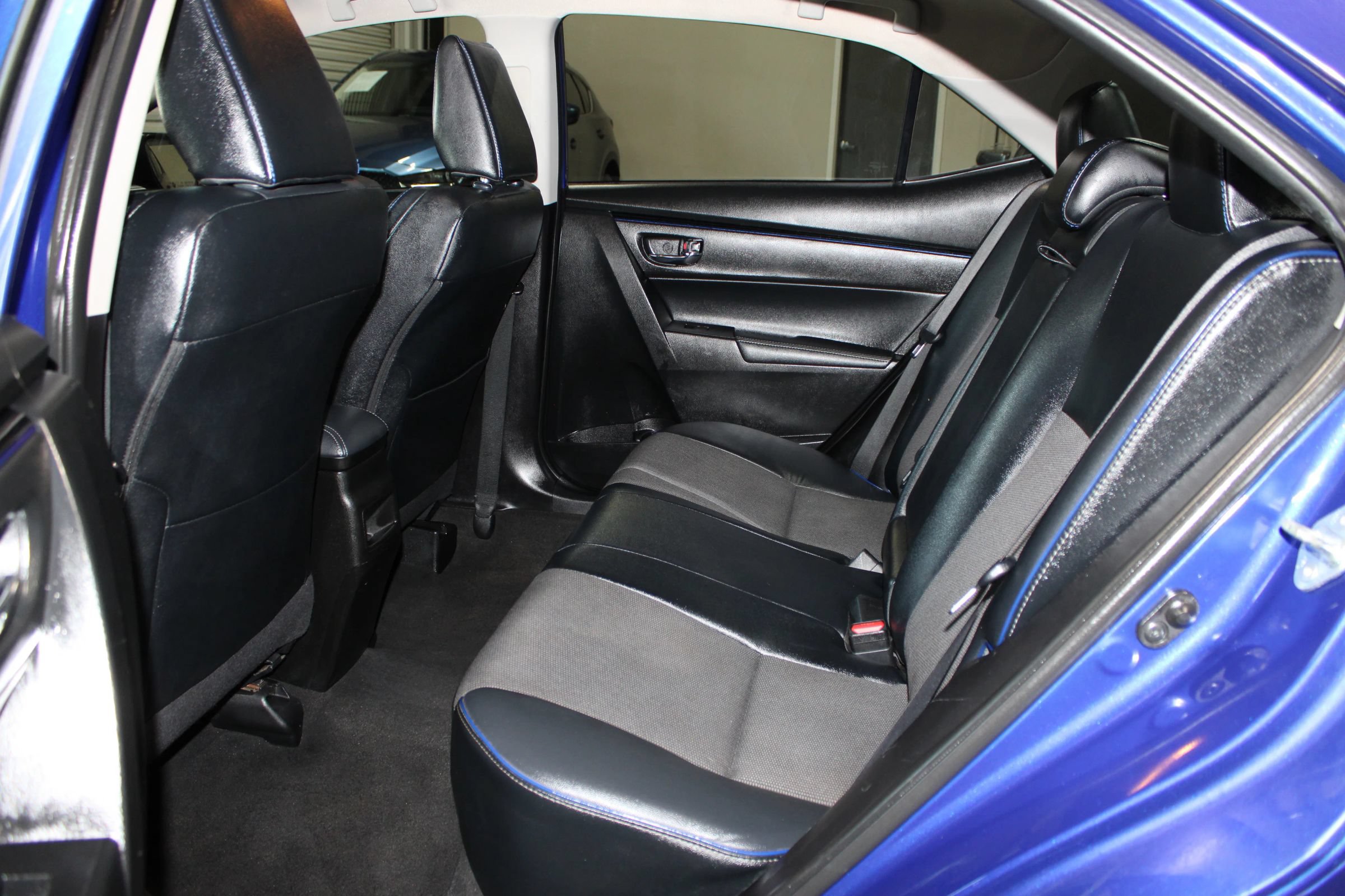 Used 2018 Toyota Corolla SE FWD image 25