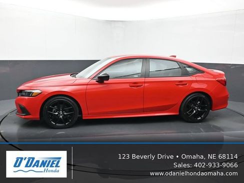Used 2023 Honda Civic Sport image 2