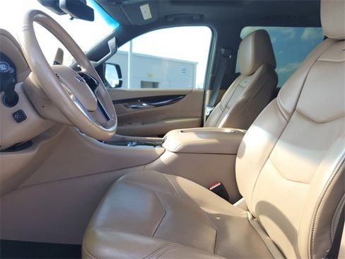 Used 2019 Cadillac Escalade ESV Platinum image 18