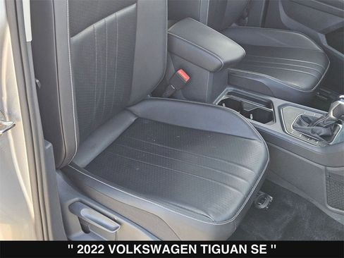 Used 2022 Volkswagen Tiguan SE image 33