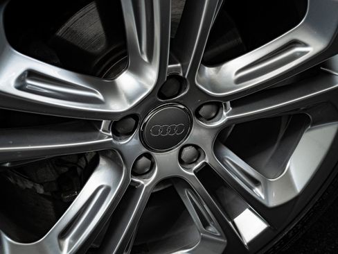 Used 2018 Audi Q3 2.0T Premium w/ Convenience Package image 8