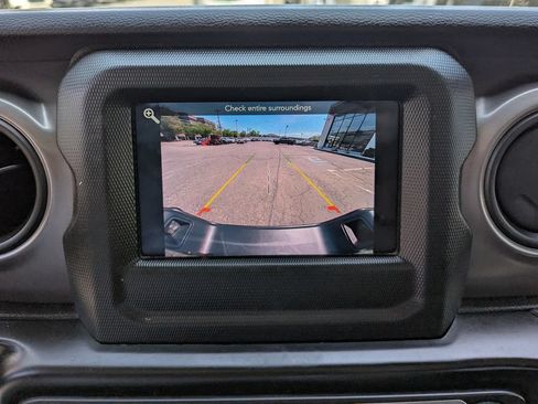 Used 2022 Jeep Gladiator Sport AWD/4WD image 21