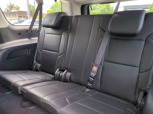 Used 2019 Chevrolet Suburban LT RWD image 16