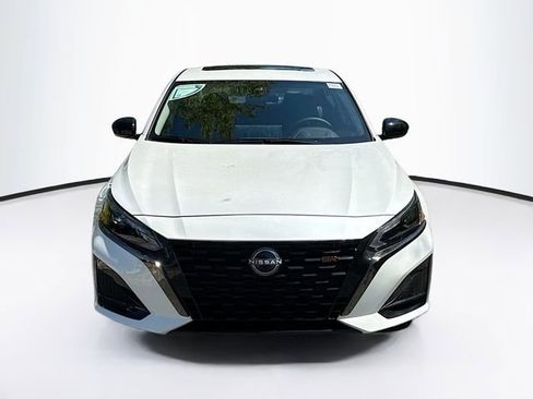 New 2025 Nissan Altima 2.5 SR w/ SR Premium Package FWD image 2
