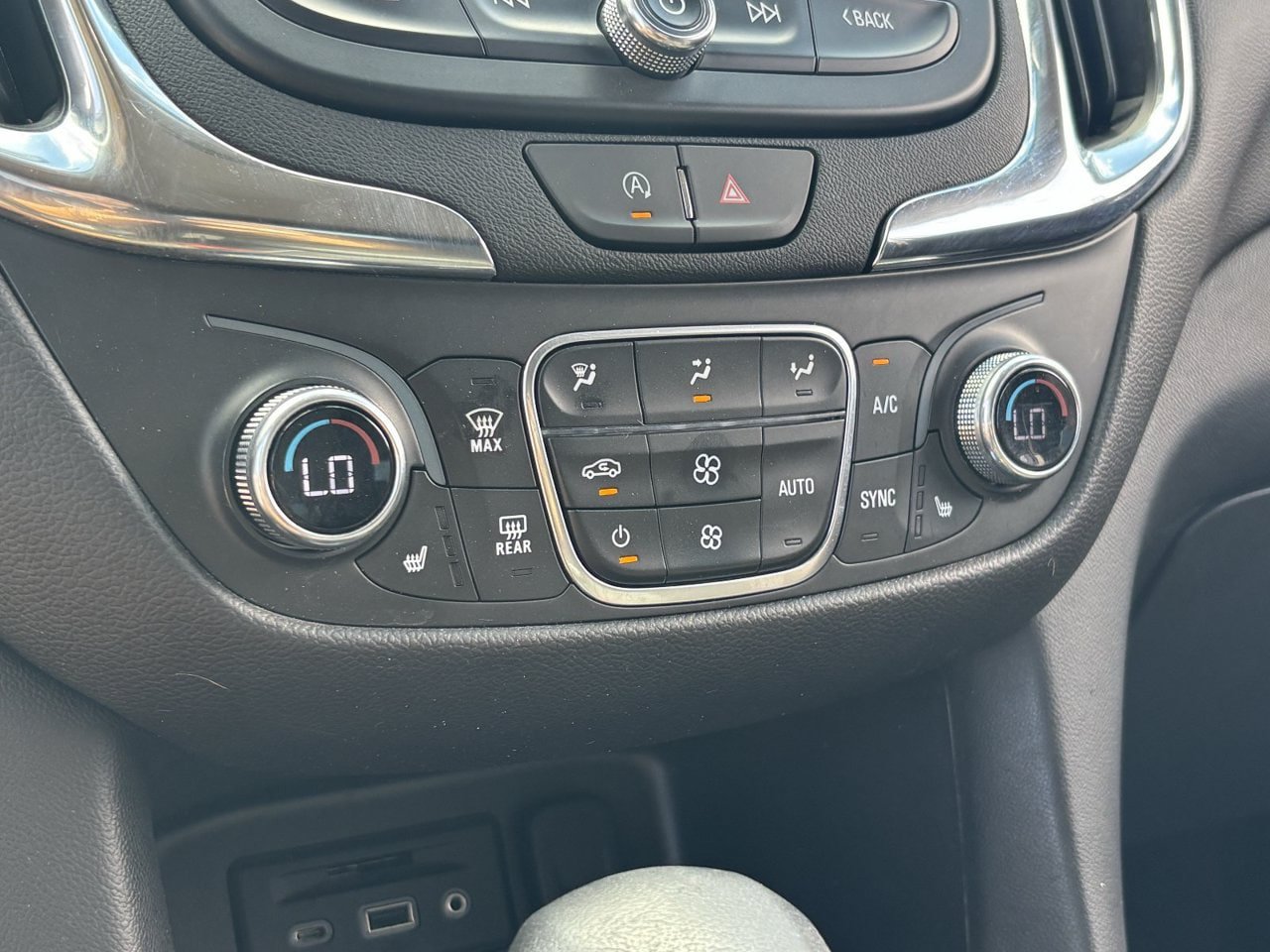 Used 2024 Chevrolet Equinox LT FWD image 23