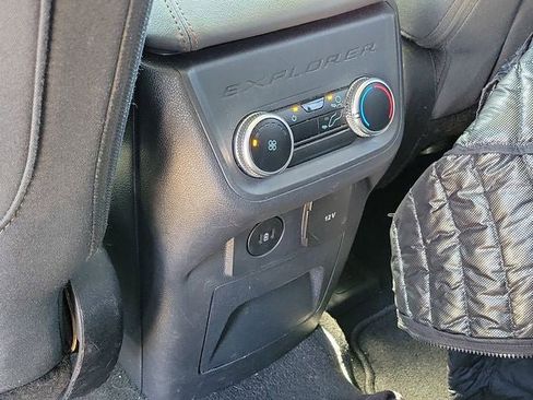 Used 2025 Ford Explorer Active AWD/4WD image 24