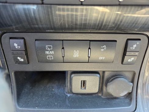 Used 2015 Chevrolet Traverse LT image 25