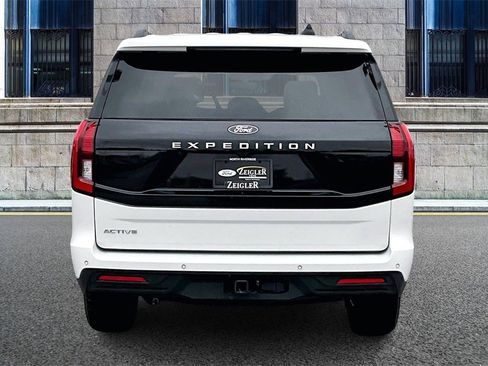 Certified 2025 Ford Expedition Active image 4
