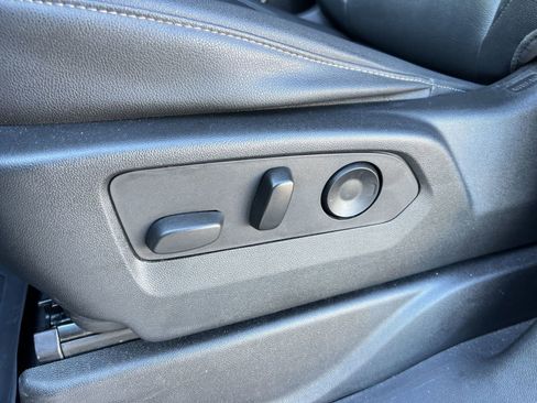 Certified 2023 Chevrolet Suburban LT w/ LT Signature Plus Package image 13