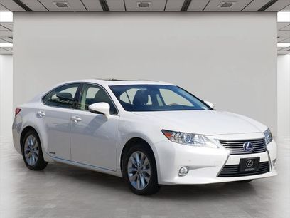 Used 2013 Lexus ES 300h w/ Luxury Pkg