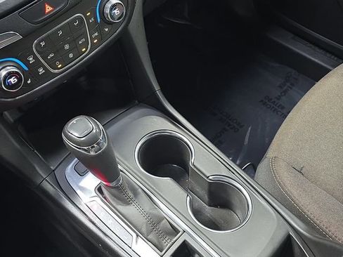 Used 2018 Chevrolet Equinox LT image 24