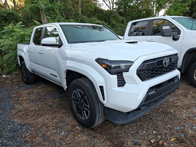 Used 2025 Toyota Tacoma TRD Sport AWD/4WD image 3