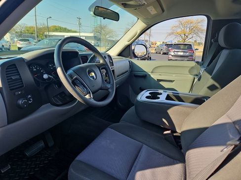 Used 2010 Chevrolet Silverado 1500 W/T w/ LS Package image 4