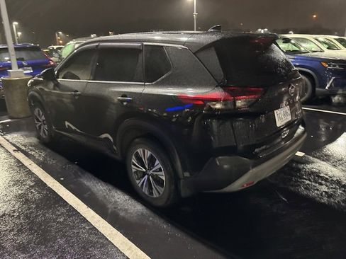 Used 2021 Nissan Rogue SV image 4
