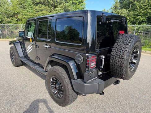 Used 2017 Jeep Wrangler Unlimited Sahara w/ Max Tow Package AWD/4WD image 5