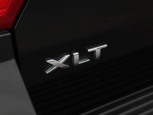 Used 2020 Ford Expedition XLT image 28