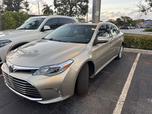 Used 2017 Toyota Avalon Limited image 1