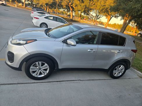 Used 2017 Kia Sportage LX image 5