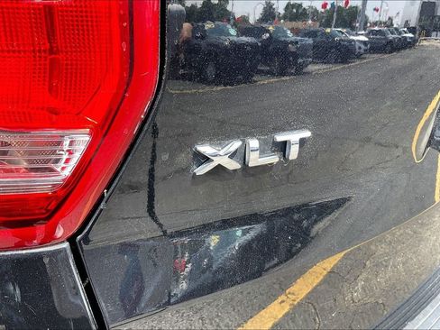 Used 2018 Ford Explorer XLT w/ Equipment Group 202A AWD/4WD image 32