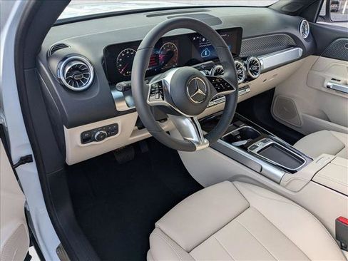 Used 2025 Mercedes-Benz GLB 250 image 3