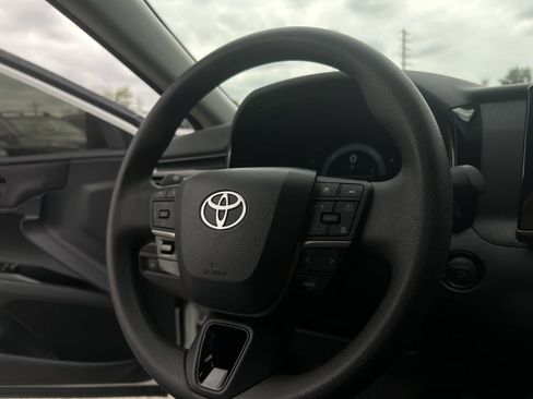 Used 2025 Toyota Camry LE w/ Convenience Package FWD image 8