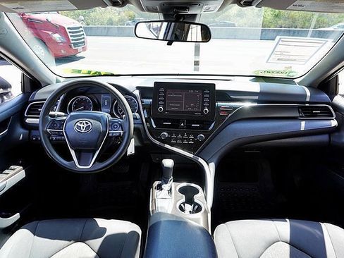 Used 2021 Toyota Camry LE image 18