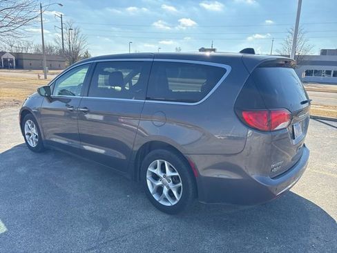 Used 2017 Chrysler Pacifica Touring Plus w/ Tire & Wheel Group image 4