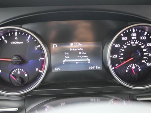 Used 2024 Kia Carnival LX FWD image 15