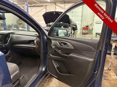 Used 2022 Chevrolet Traverse LT image 42