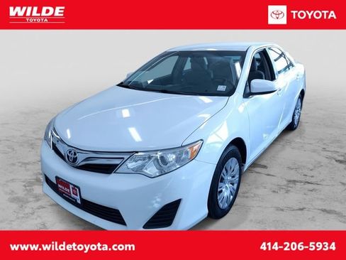 Used 2014 Toyota Camry LE image 1