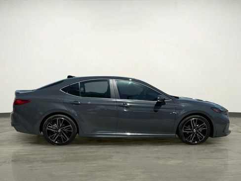 Used 2025 Toyota Camry XSE FWD image 9