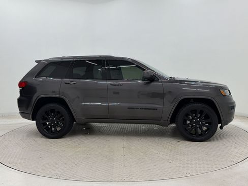Used 2019 Jeep Grand Cherokee Altitude AWD/4WD image 7