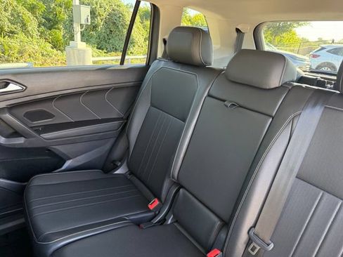 Used 2024 Volkswagen Tiguan SE FWD image 30