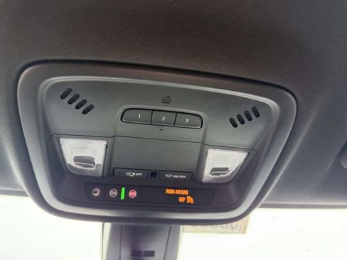 Used 2023 Chevrolet Traverse LT AWD/4WD image 32