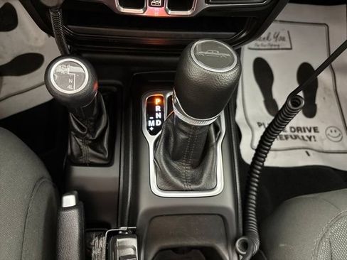 Used 2022 Jeep Gladiator Sport AWD/4WD image 17